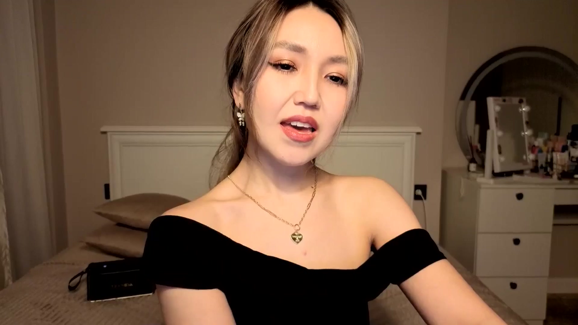 Gallery image thumbnail from Mellifluous_'s myfreecams stream on, 12/28/2025, 08:16 image 18 of 20