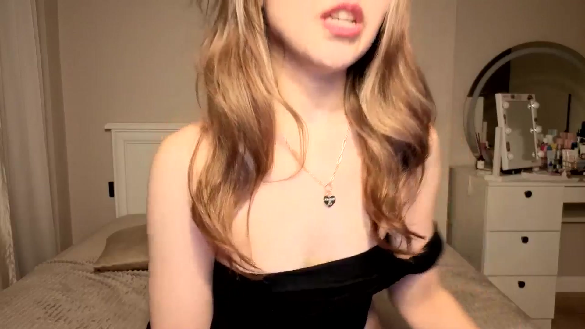 Gallery image thumbnail from Mellifluous_'s myfreecams stream on, 12/28/2025, 09:12 image 7 of 20