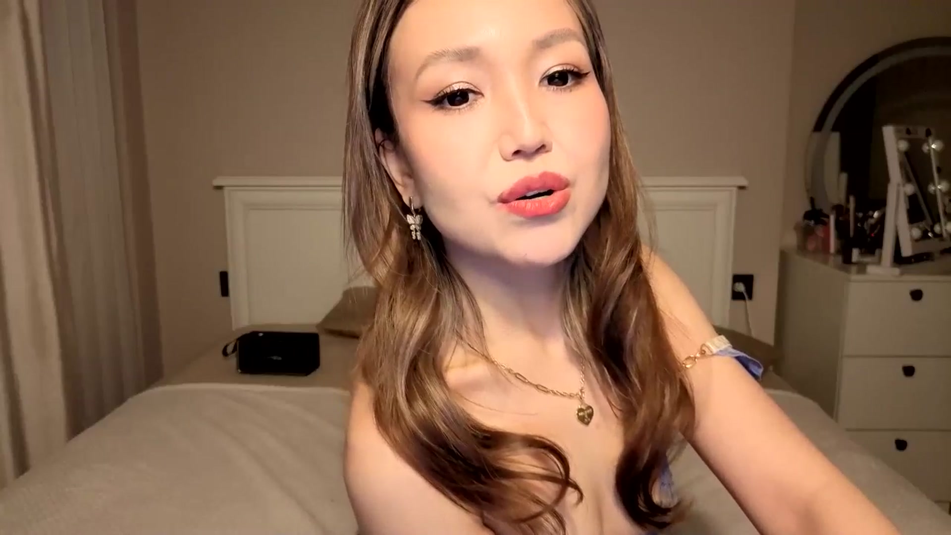 Gallery image thumbnail from Mellifluous_'s myfreecams stream on, 01/05/2026, 07:15 image 13 of 20