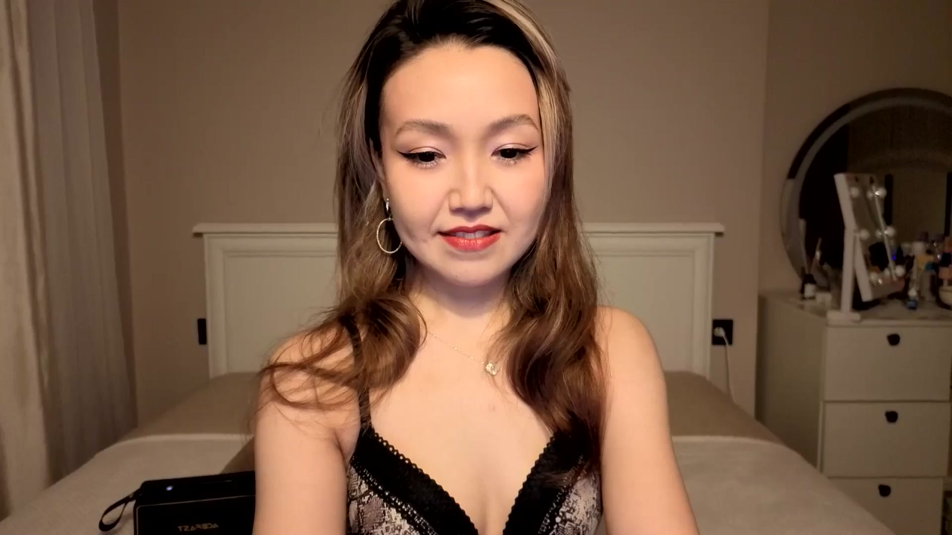 Gallery image thumbnail from Mellifluous_'s myfreecams stream on, 01/06/2026, 06:48 image 1 of 20