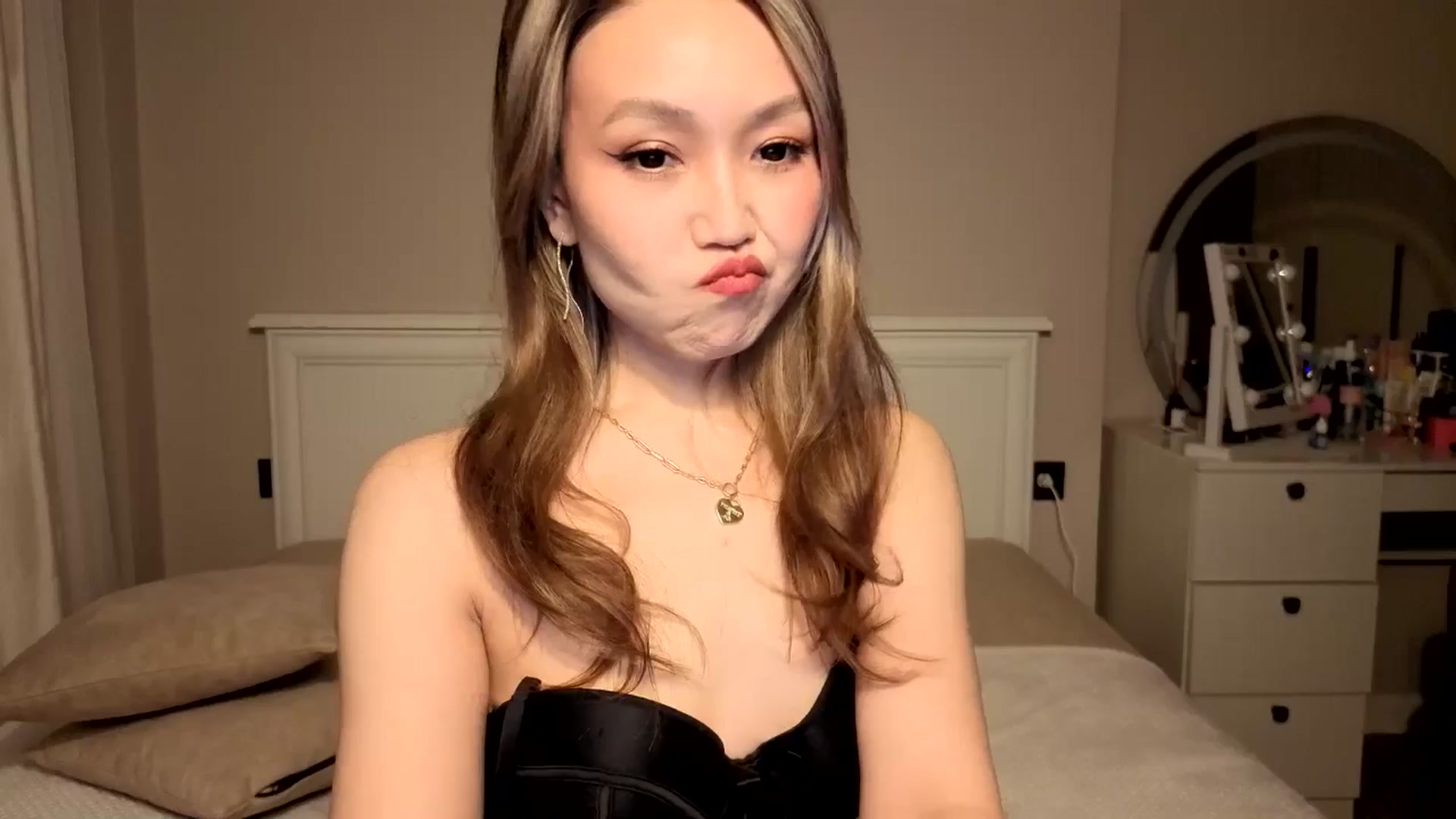 Gallery image thumbnail from Mellifluous_'s myfreecams stream on, 01/08/2026, 07:16 image 4 of 20