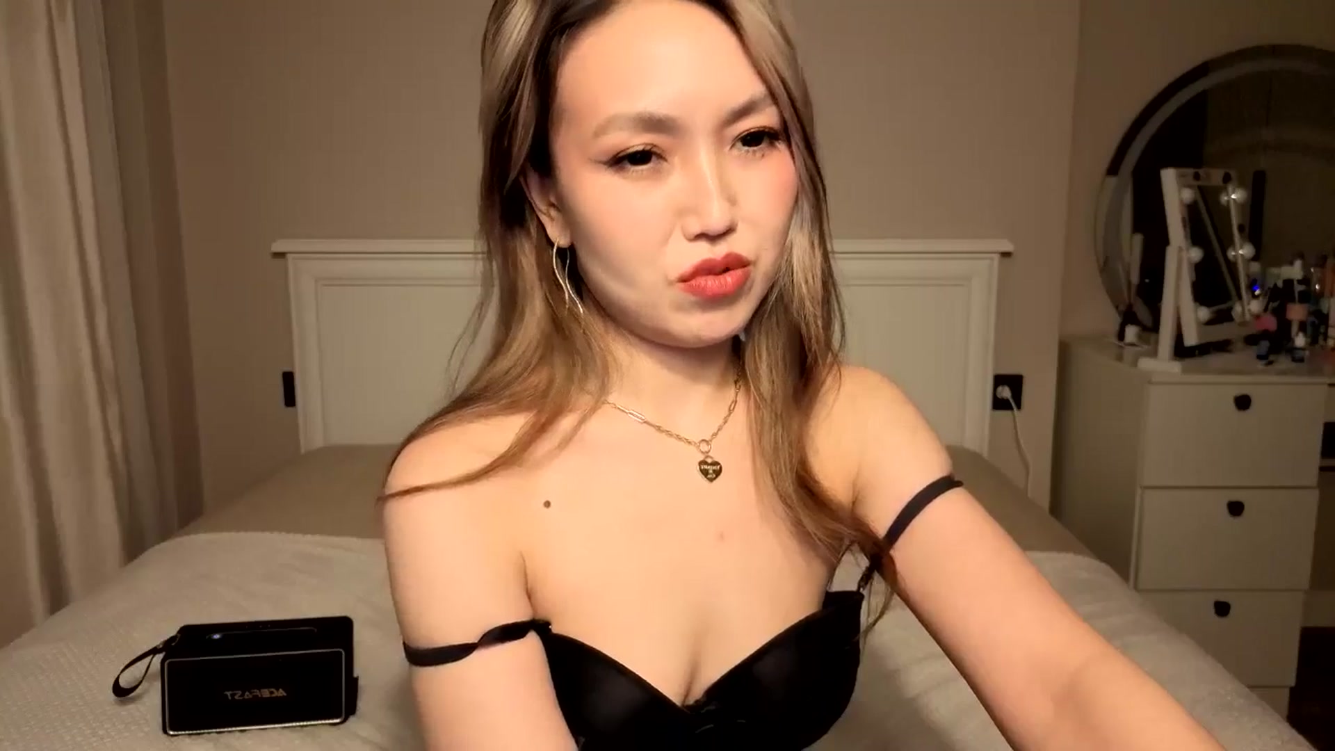Gallery image thumbnail from Mellifluous_'s myfreecams stream on, 01/08/2026, 09:31 image 11 of 20