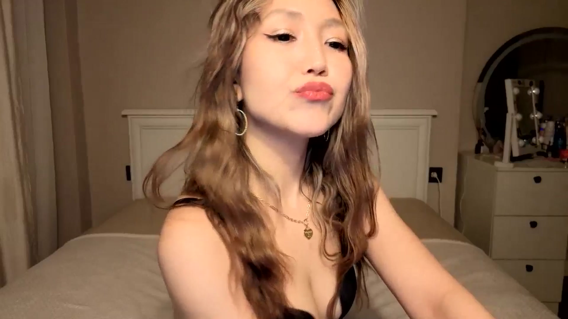 Gallery image thumbnail from Mellifluous_'s myfreecams stream on, 01/12/2026, 07:51 image 14 of 20