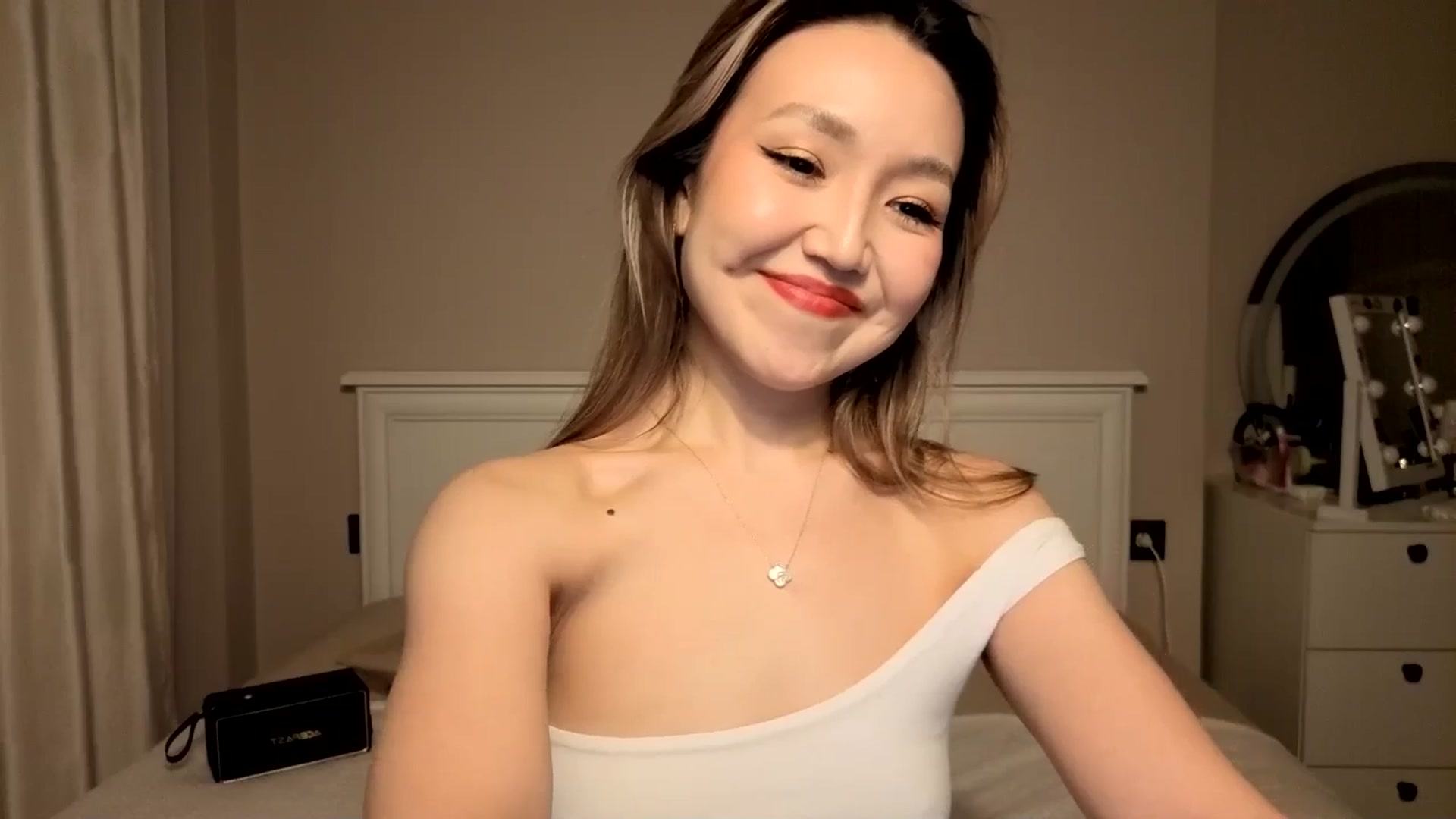 Gallery image thumbnail from Mellifluous_'s myfreecams stream on, 01/14/2026, 05:49 image 4 of 20