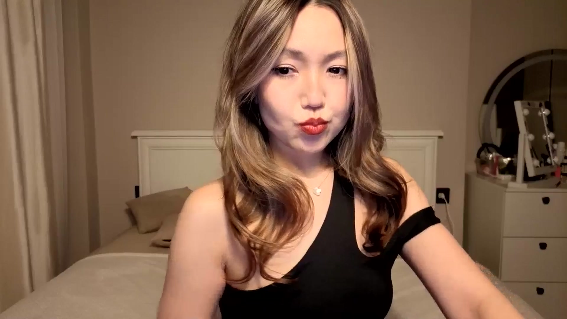Gallery image thumbnail from Mellifluous_'s myfreecams stream on, 01/15/2026, 10:10 image 19 of 20