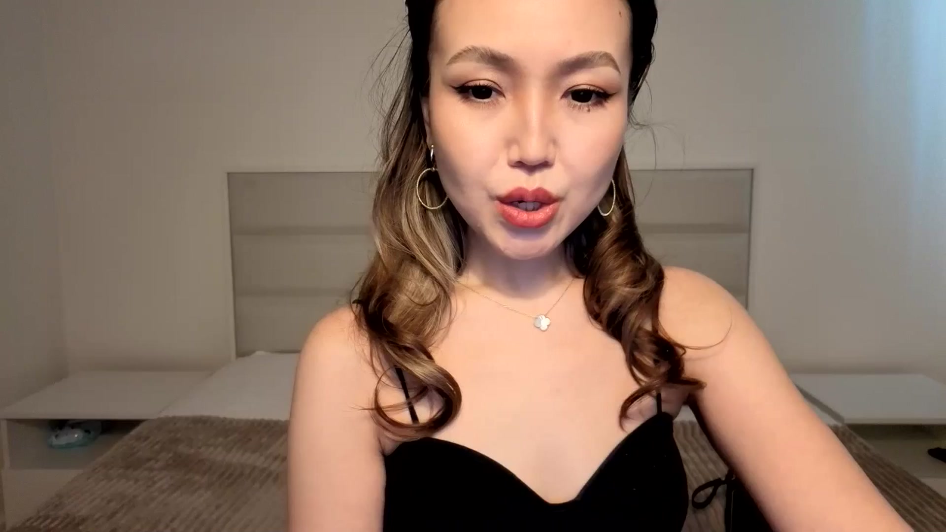 Gallery image thumbnail from Mellifluous_'s myfreecams stream on, 02/08/2026, 08:25 image 1 of 20