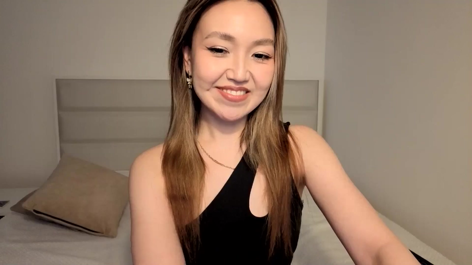 Gallery image thumbnail from Mellifluous_'s myfreecams stream on, 04/12/2026, 07:10 image 18 of 20