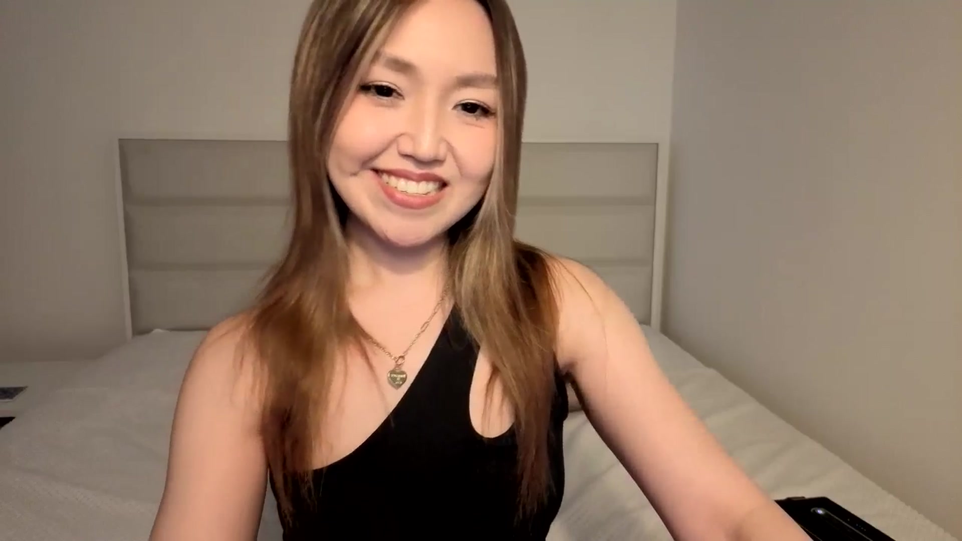 Gallery image thumbnail from Mellifluous_'s myfreecams stream on, 04/12/2026, 09:11 image 6 of 20