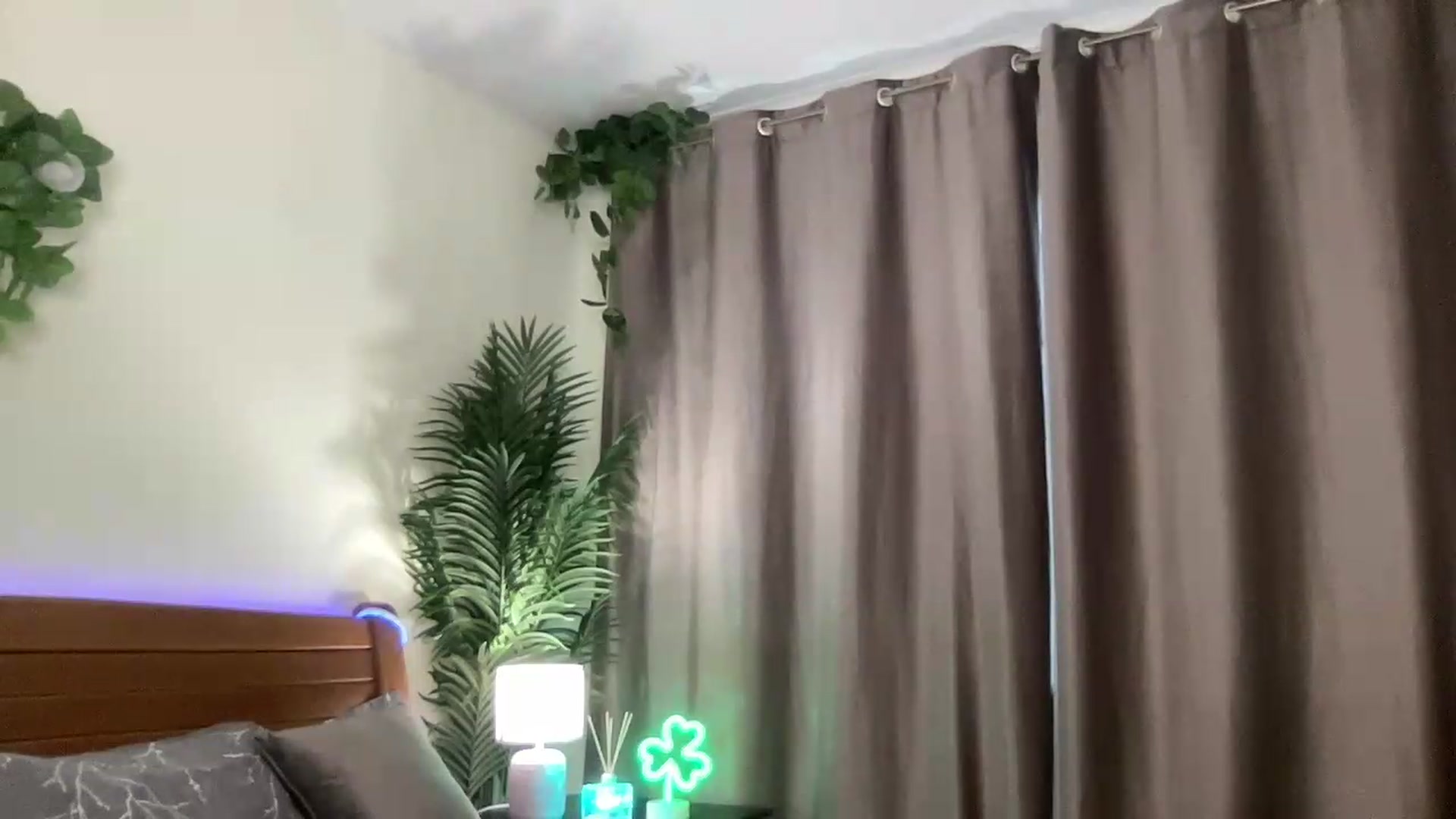 Gallery image thumbnail from Melody_Sabre's myfreecams stream on, 08/17/2026, 07:50 image 3 of 20