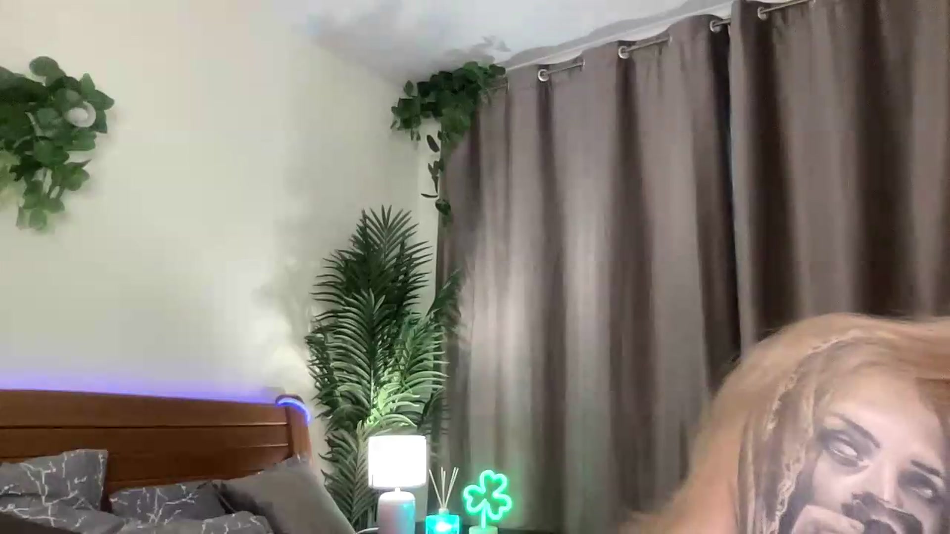 Gallery image thumbnail from Melody_Sabre's myfreecams stream on, 08/17/2026, 08:26 image 14 of 20
