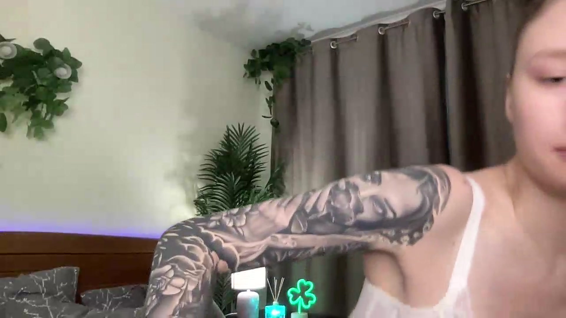 Gallery image thumbnail from Melody_Sabre's myfreecams stream on, 08/17/2026, 09:14 image 2 of 20
