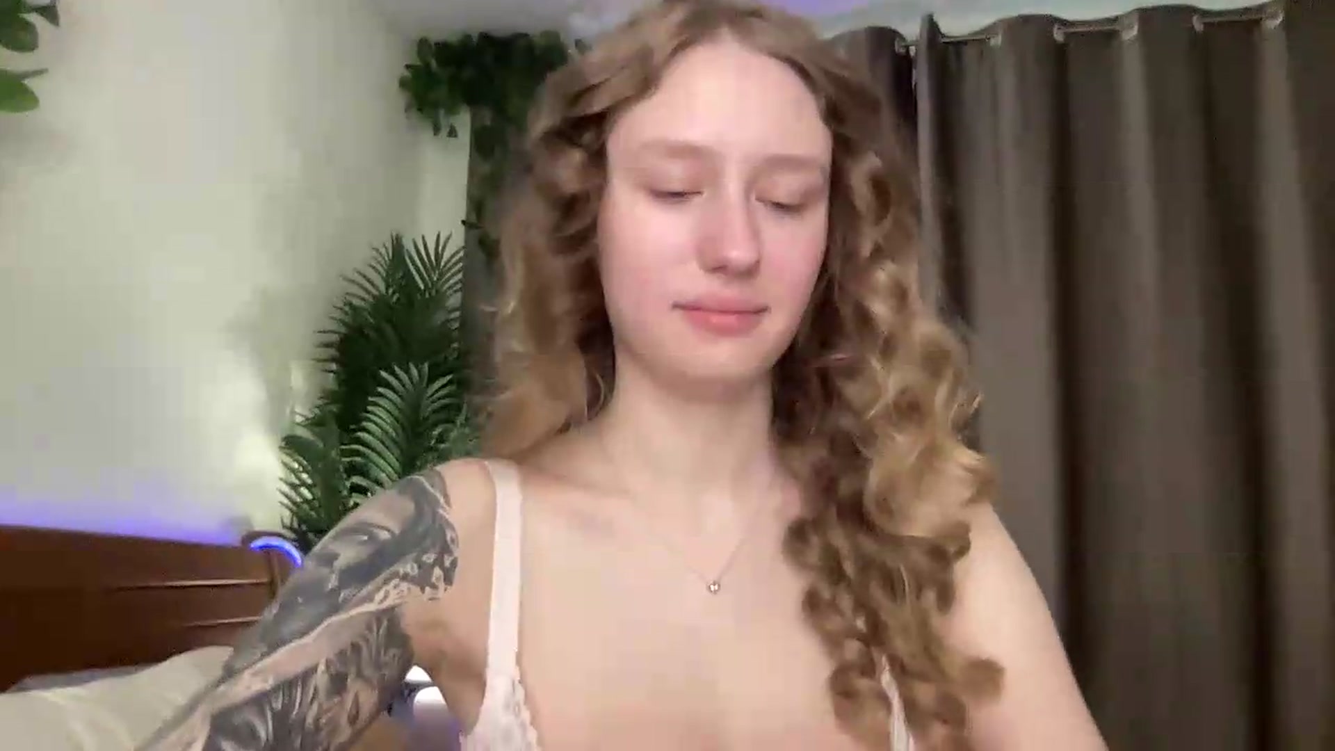 Gallery image thumbnail from Melody_Sabre's myfreecams stream on, 08/18/2026, 07:37 image 6 of 20