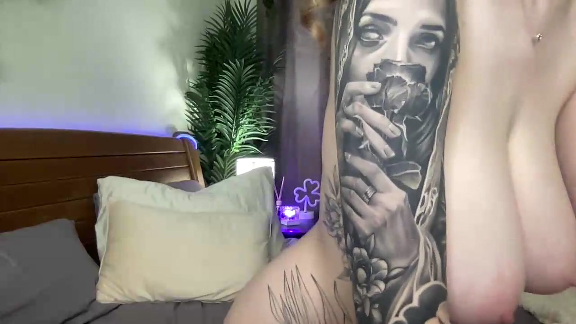 Gallery image thumbnail from Melody_Sabre's myfreecams stream on, 08/18/2026, 09:09 image 10 of 20