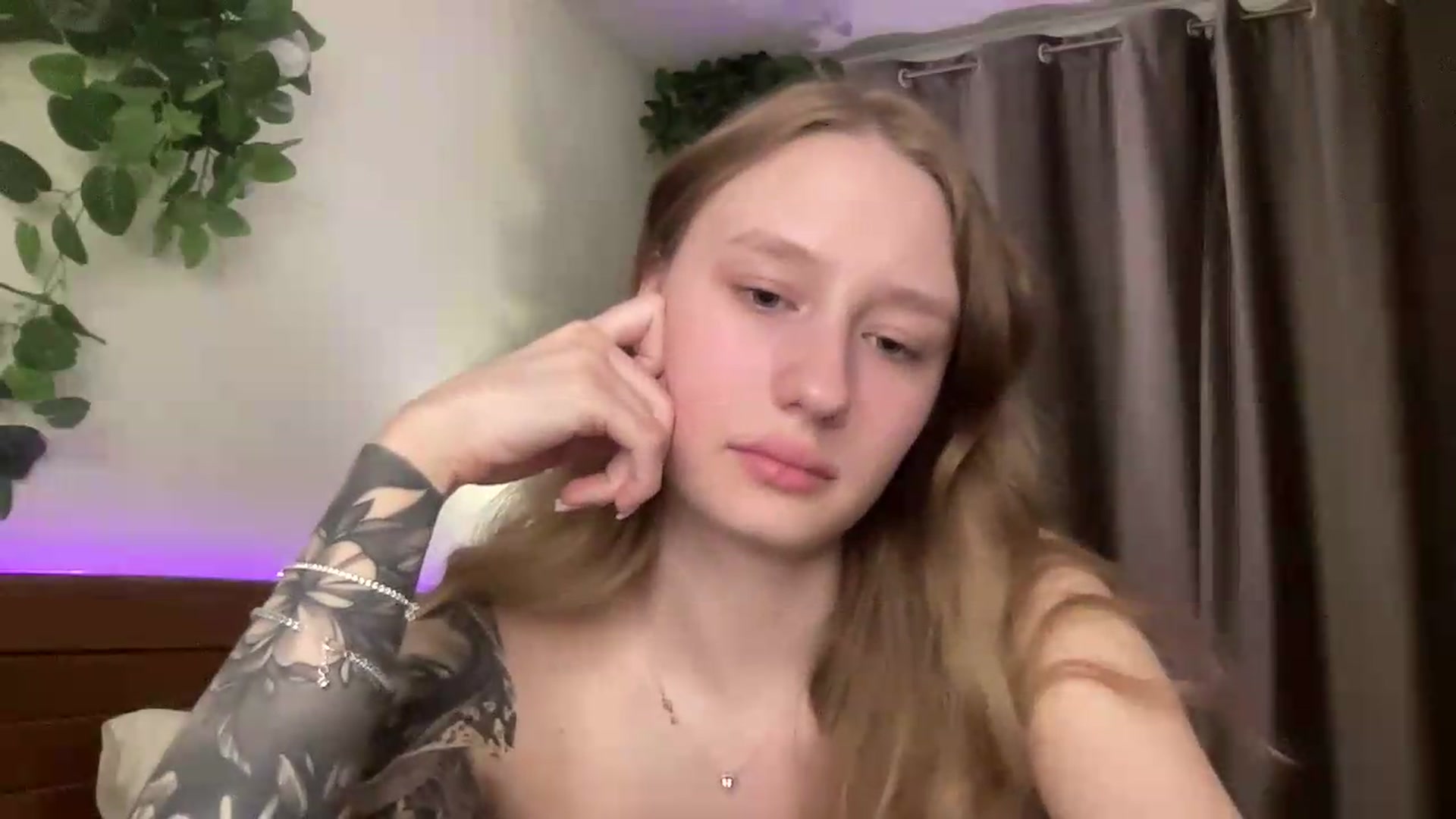 Gallery image thumbnail from Melody_Sabre's myfreecams stream on, 08/18/2026, 22:43 image 16 of 20