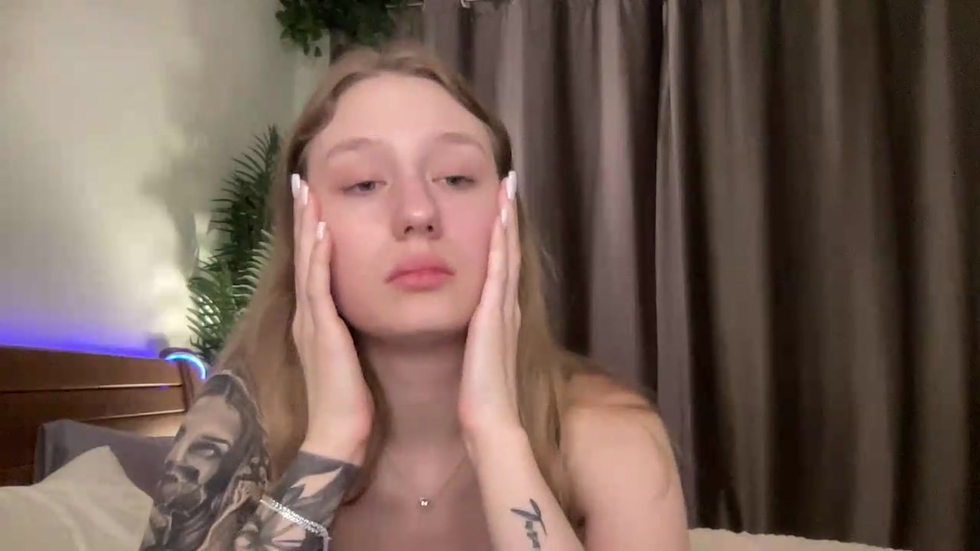 Gallery image thumbnail from Melody_Sabre's myfreecams stream on, 08/19/2026, 13:01 image 12 of 20