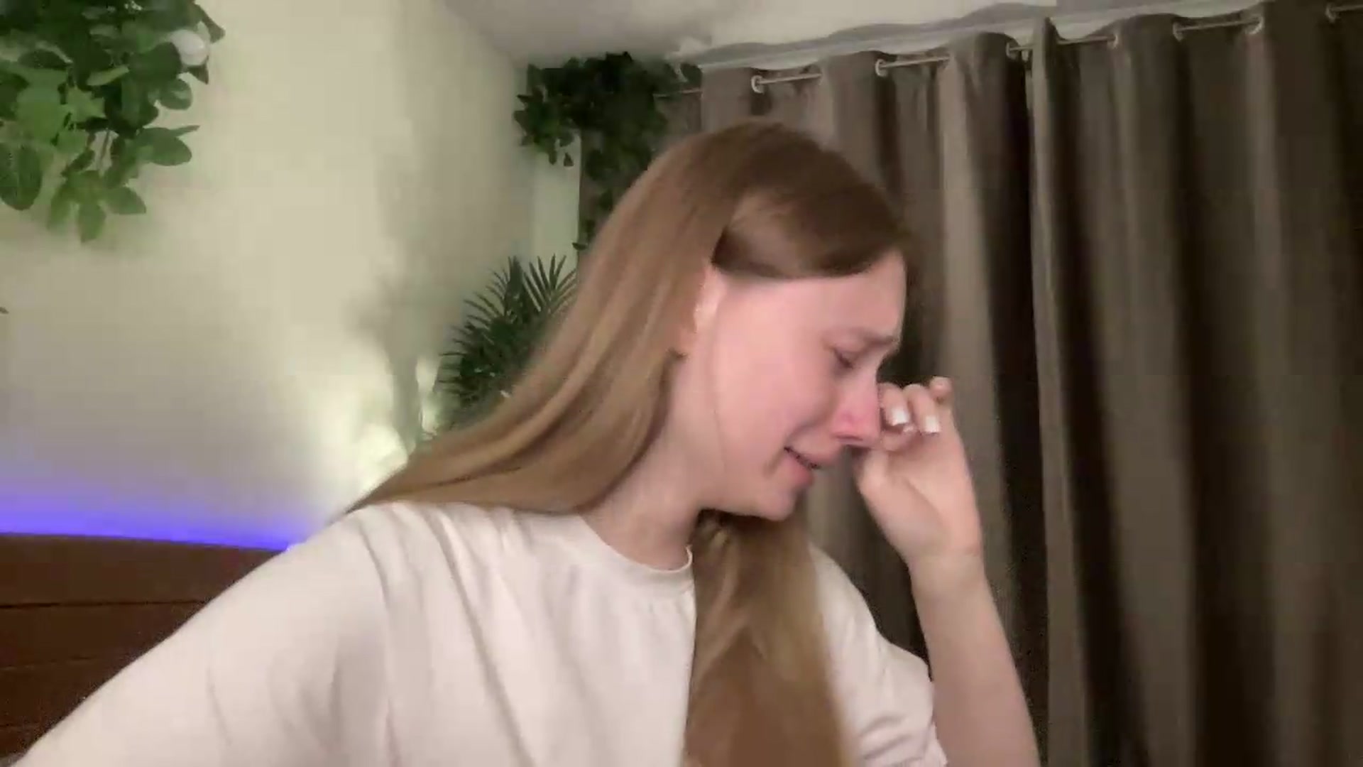 Gallery image thumbnail from Melody_Sabre's myfreecams stream on, 08/20/2026, 15:57 image 12 of 20