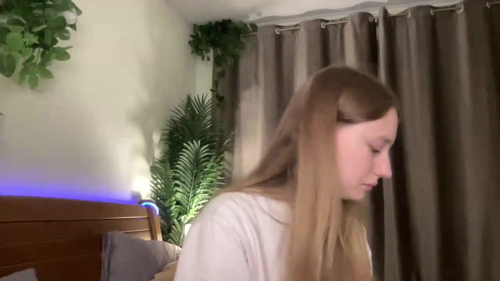 Gallery image thumbnail from Melody_Sabre's myfreecams stream on, 08/20/2026, 15:57 image 6 of 20