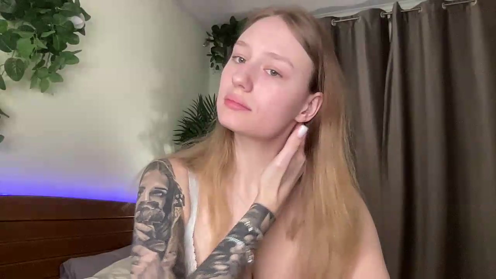 Gallery image thumbnail from Melody_Sabre's myfreecams stream on, 08/24/2026, 09:15 image 15 of 20