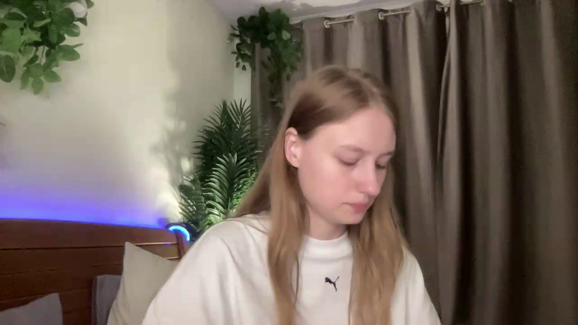 Gallery image thumbnail from Melody_Sabre's myfreecams stream on, 08/24/2026, 15:24 image 18 of 20