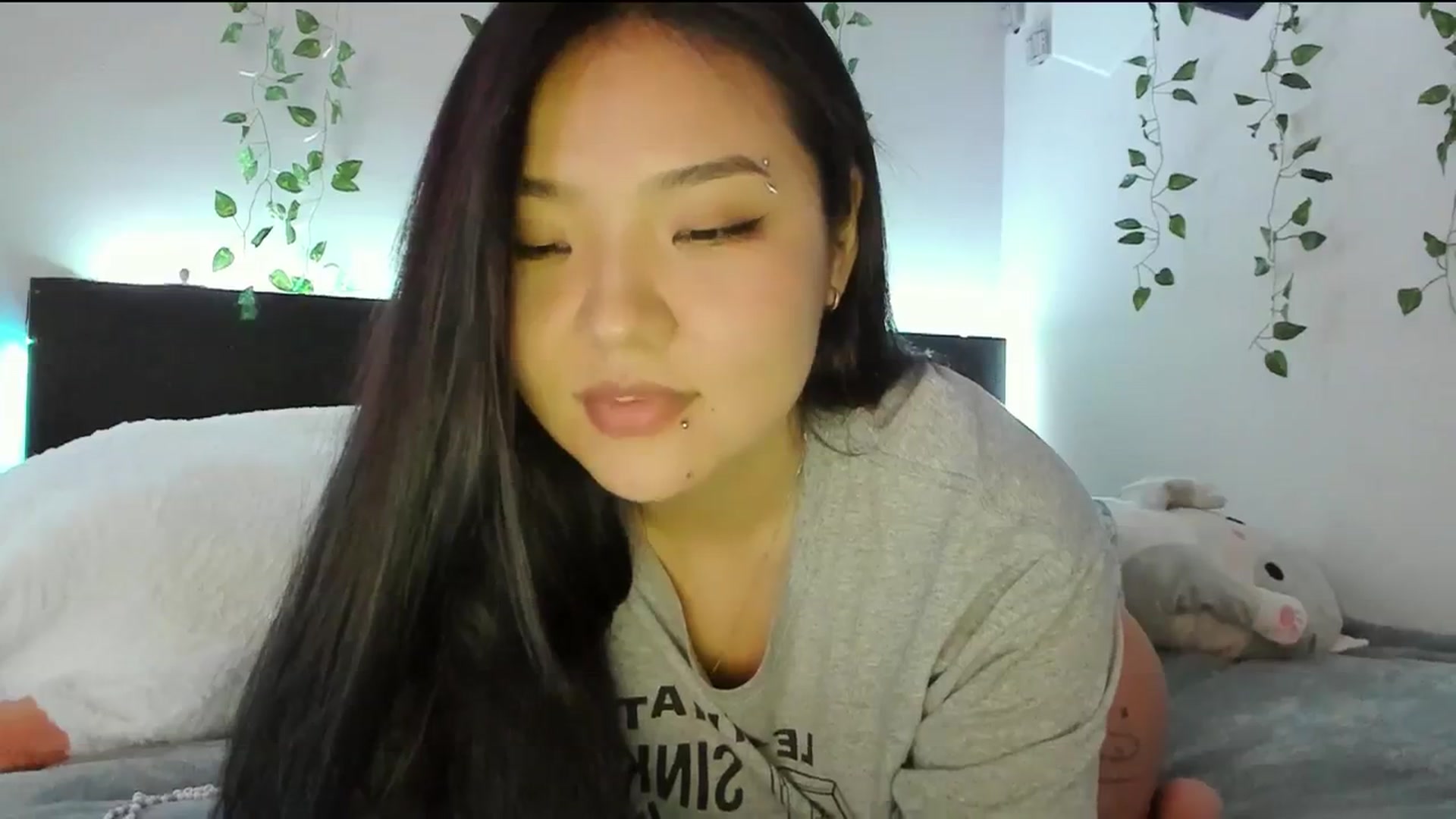 Gallery image thumbnail from Melody__K's myfreecams stream on, 12/18/2023, 06:40 image 7 of 20