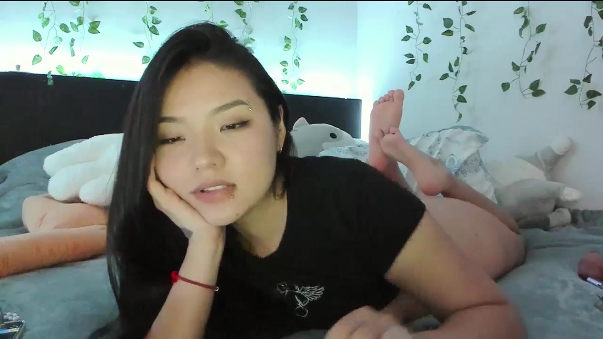 Gallery image thumbnail from Melody__K's myfreecams stream on, 12/19/2023, 06:53 image 16 of 20
