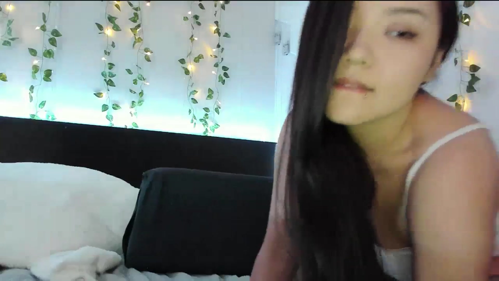 Gallery image thumbnail from Melody__K's myfreecams stream on, 01/12/2024, 05:40 image 8 of 20