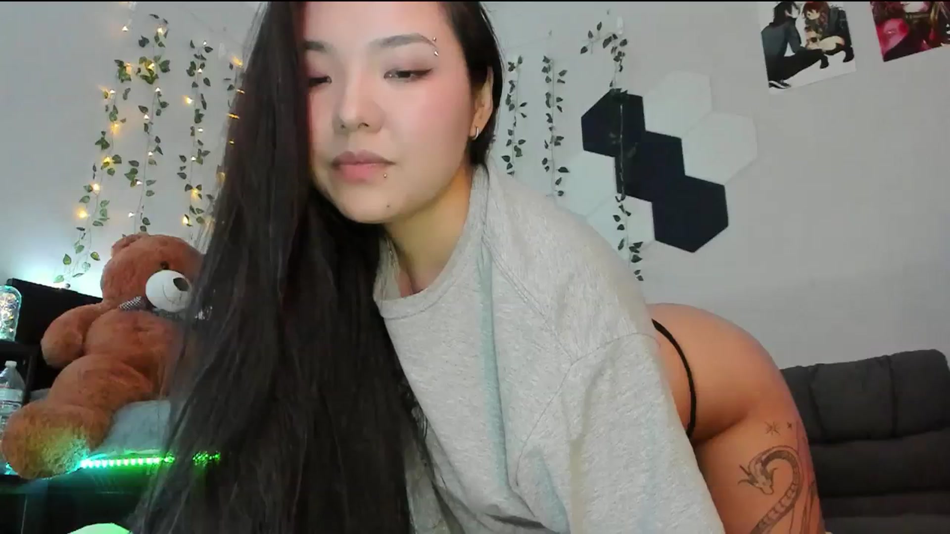 Gallery image thumbnail from Melody__K's myfreecams stream on, 02/17/2024, 07:53 image 7 of 20