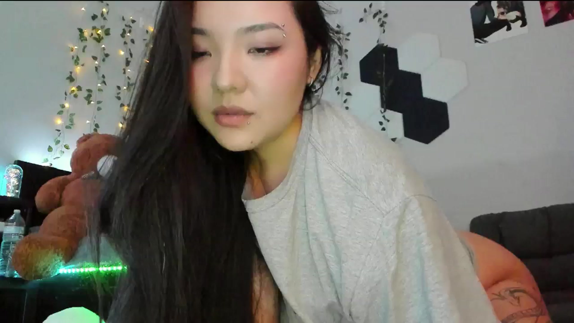 Gallery image thumbnail from Melody__K's myfreecams stream on, 02/17/2024, 07:53 image 3 of 20
