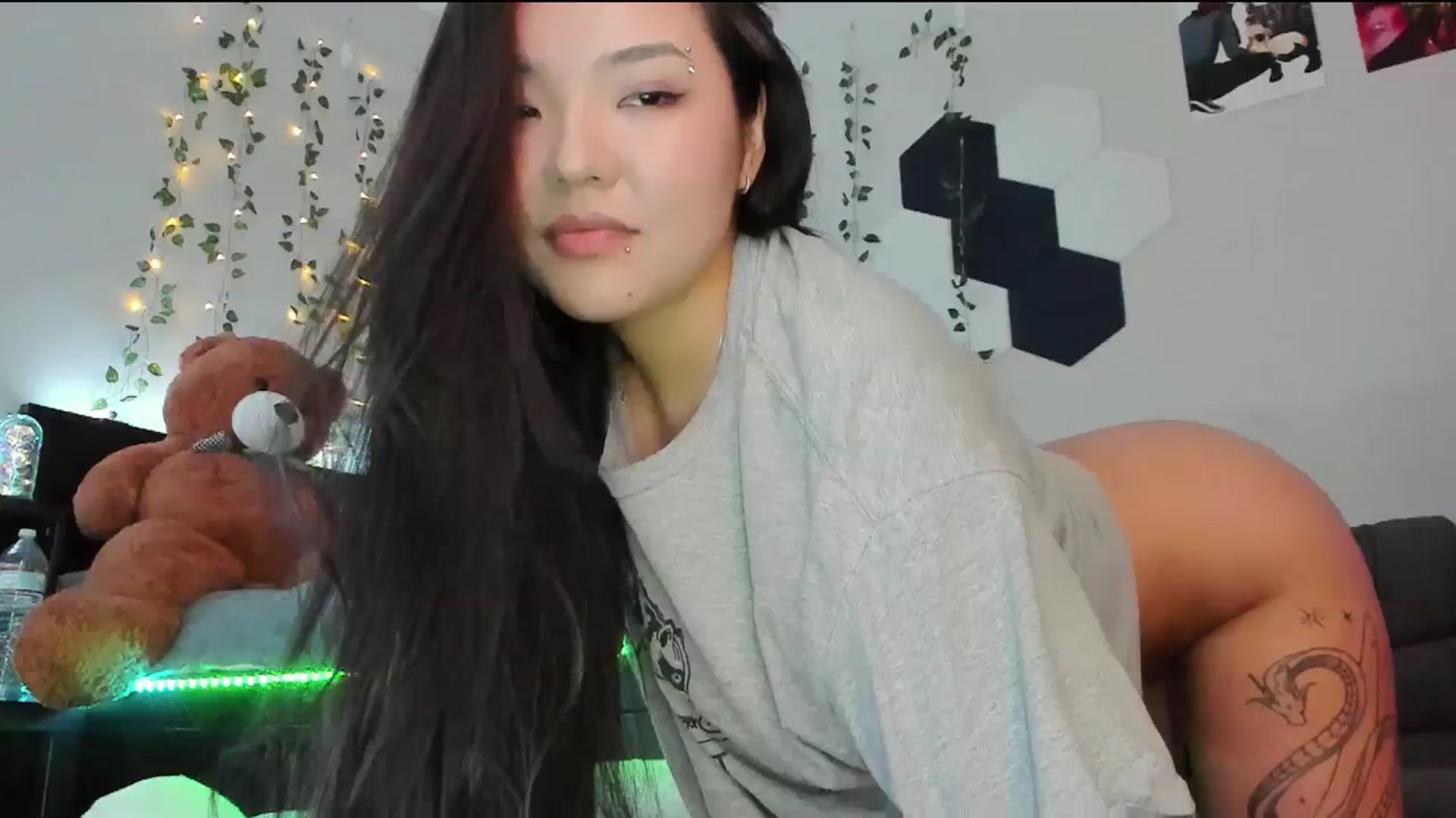 Gallery image thumbnail from Melody__K's myfreecams stream on, 02/17/2024, 07:53 image 10 of 20
