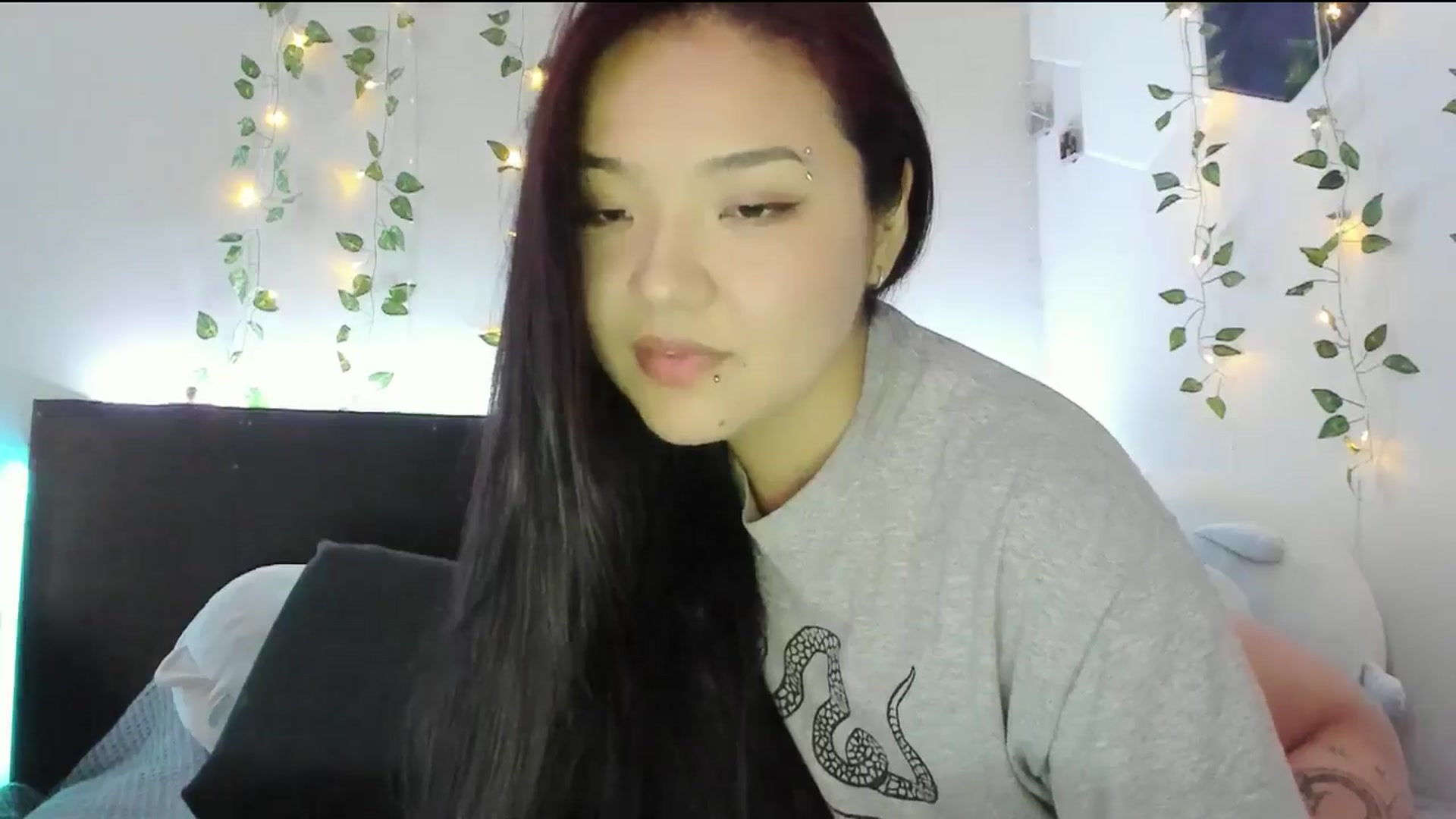 Gallery image thumbnail from Melody__K's myfreecams stream on, 05/07/2024, 04:45 image 6 of 20