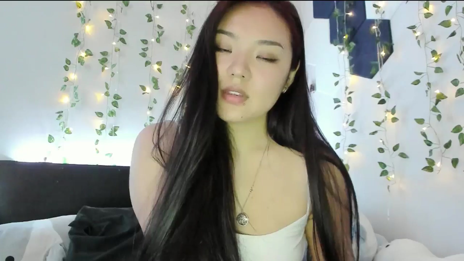 Gallery image thumbnail from Melody__K's myfreecams stream on, 05/10/2024, 04:55 image 19 of 20