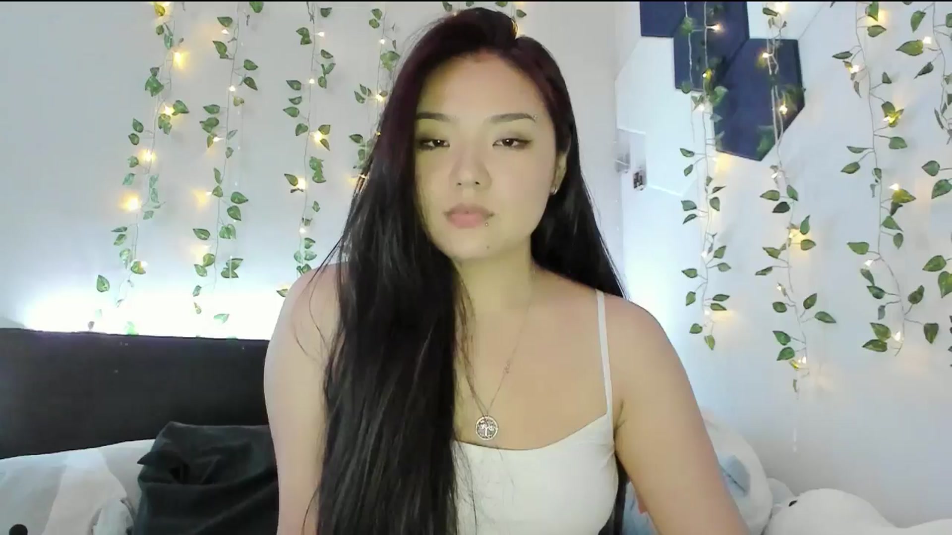 Gallery image thumbnail from Melody__K's myfreecams stream on, 05/10/2024, 04:55 image 10 of 20