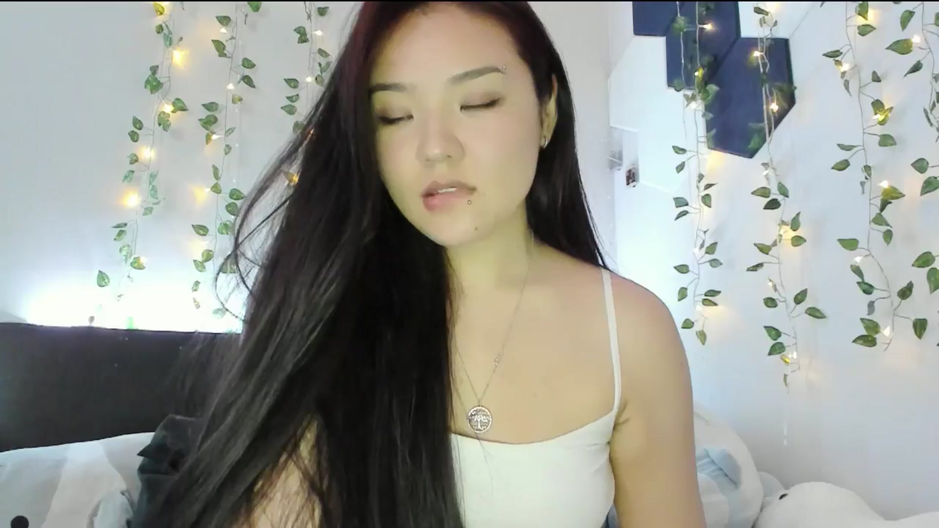 Gallery image thumbnail from Melody__K's myfreecams stream on, 05/10/2024, 04:55 image 16 of 20