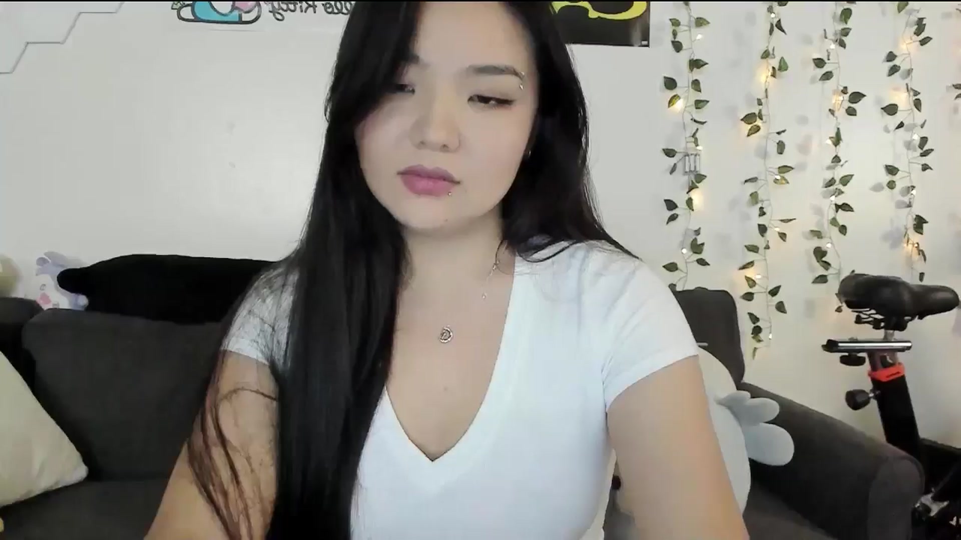 Gallery image thumbnail from Melody__K's myfreecams stream on, 11/15/2024, 10:32 image 11 of 20