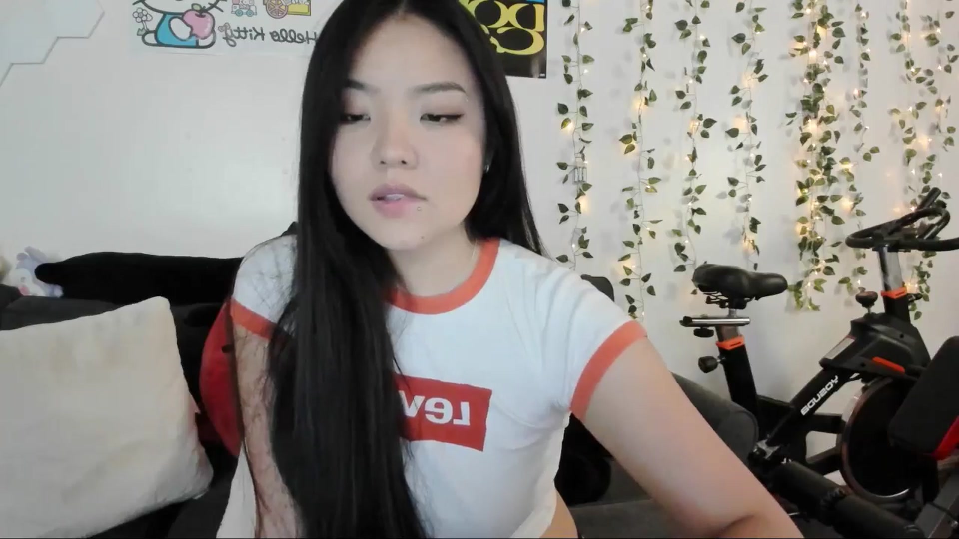 Gallery image thumbnail from Melody__K's myfreecams stream on, 11/26/2024, 08:37 image 4 of 20