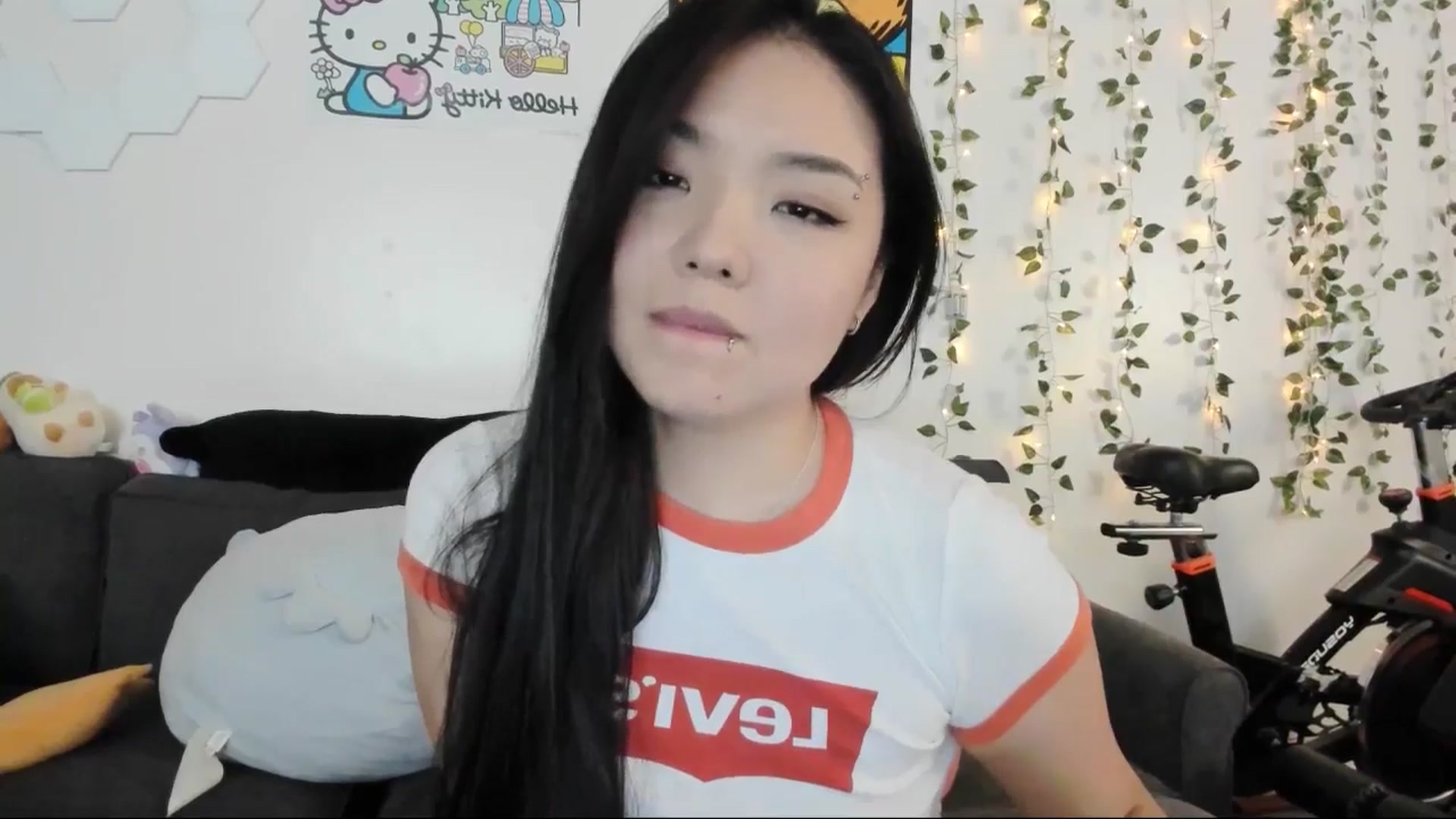 Gallery image thumbnail from Melody__K's myfreecams stream on, 12/11/2024, 10:05 image 2 of 20