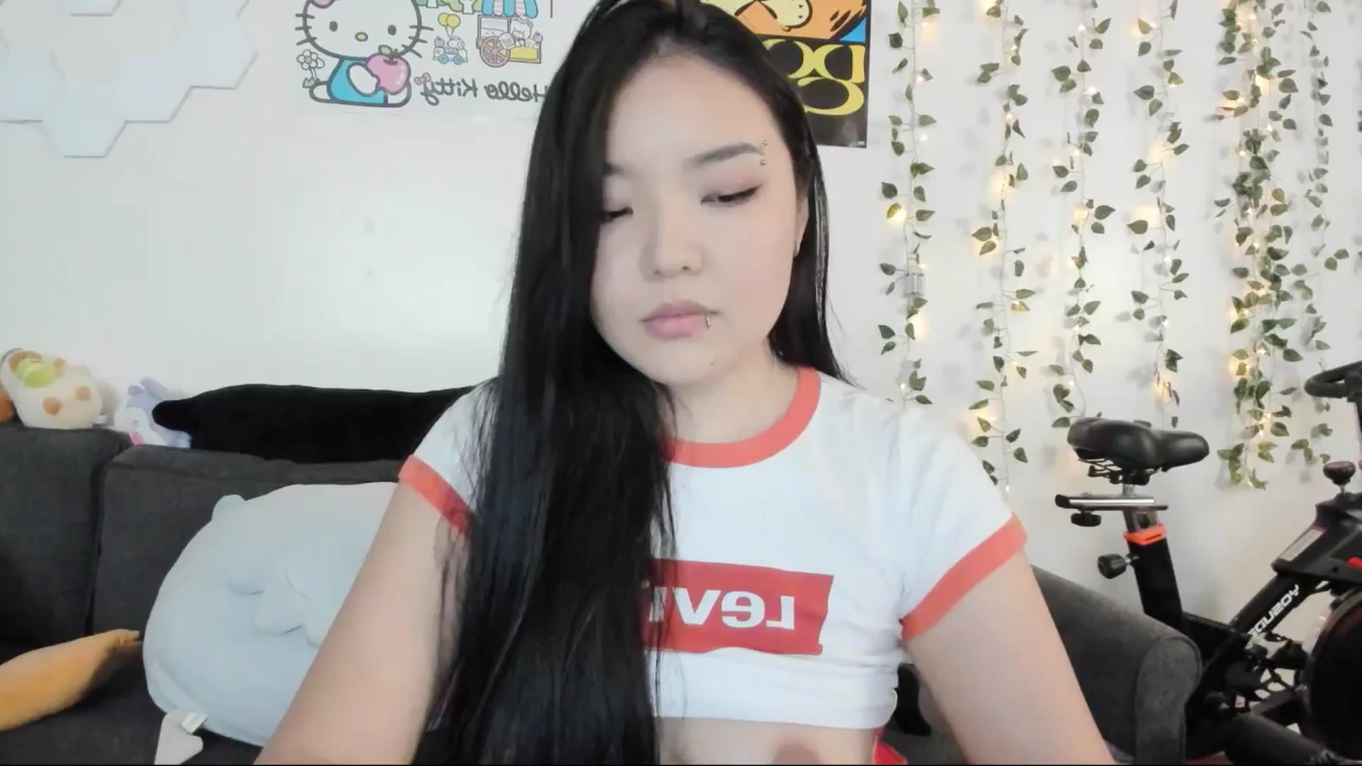 Gallery image thumbnail from Melody__K's myfreecams stream on, 12/11/2024, 10:05 image 12 of 20