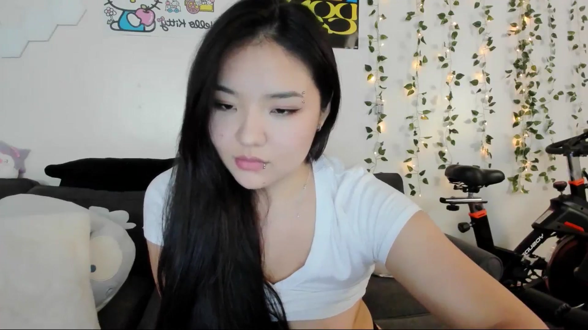 Gallery image thumbnail from Melody__K's myfreecams stream on, 12/15/2024, 10:25 image 16 of 20