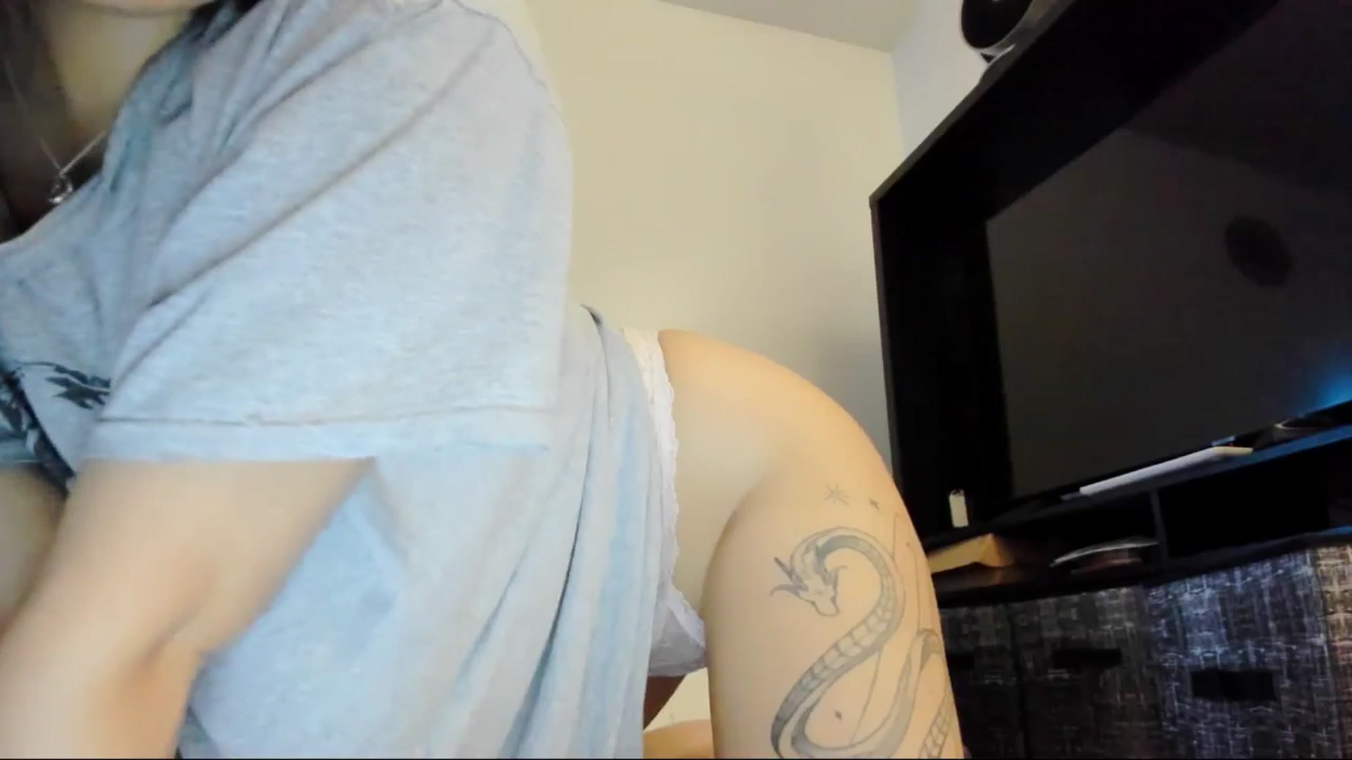 Gallery image thumbnail from Melody__K's myfreecams stream on, 04/10/2025, 10:27 image 4 of 20