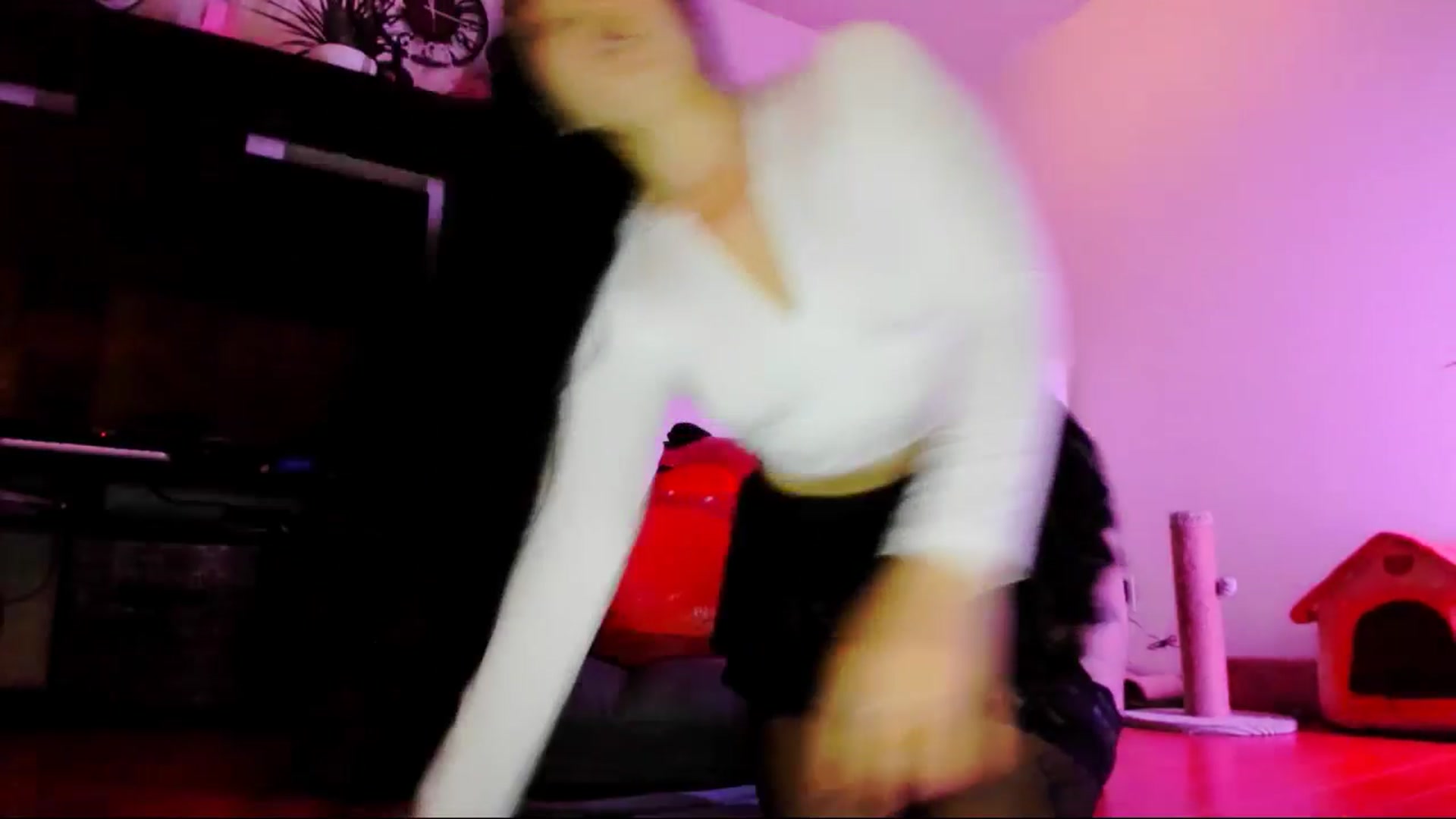Gallery image thumbnail from Melody__K's myfreecams stream on, 04/14/2025, 08:09 image 5 of 20