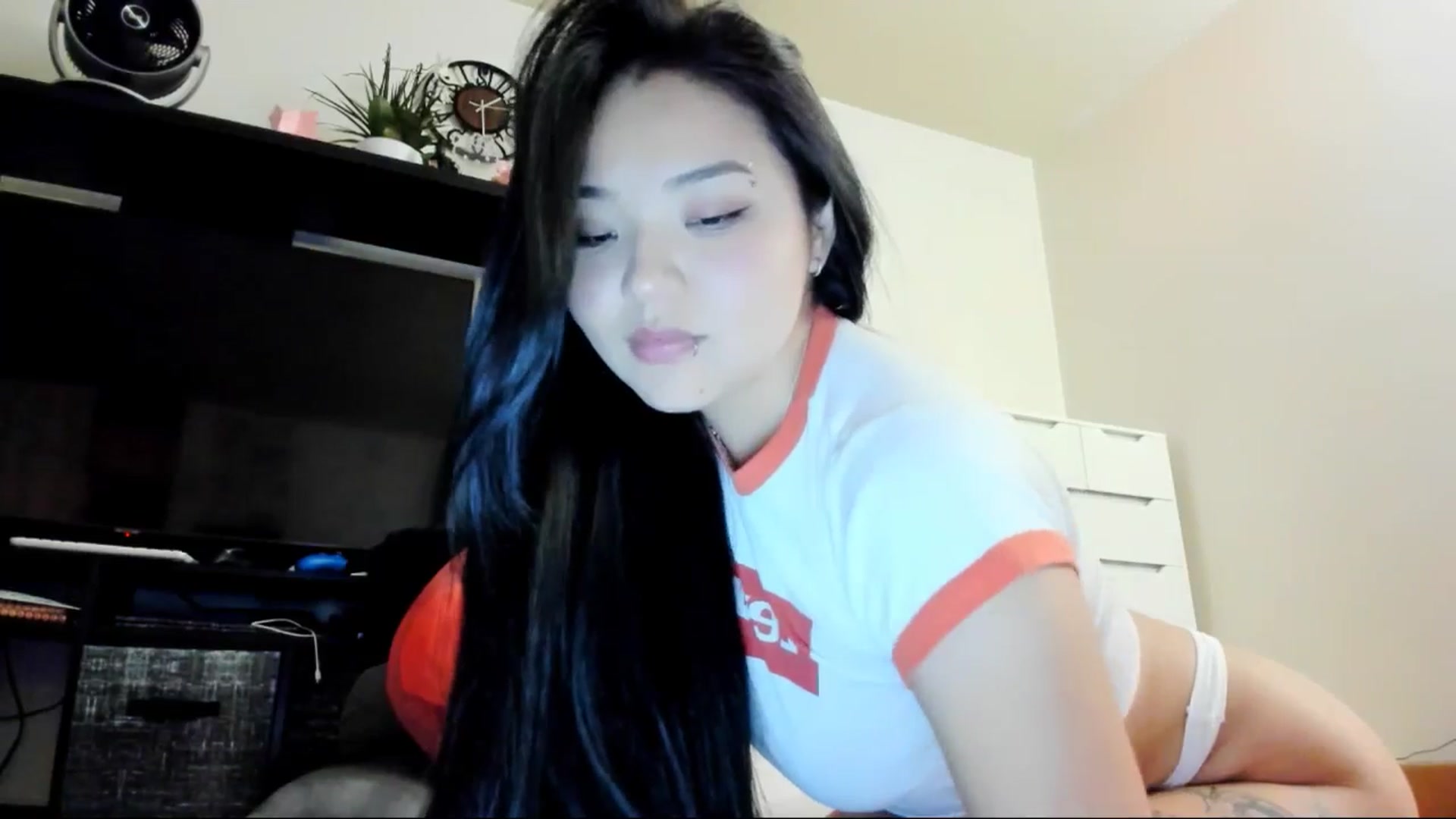 Gallery image thumbnail from Melody__K's myfreecams stream on, 04/16/2025, 05:56 image 4 of 20