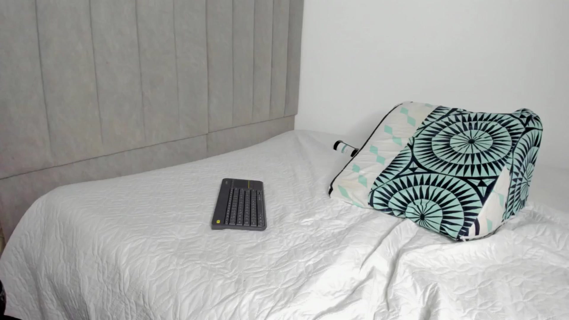 Gallery image thumbnail from Melodymiller's myfreecams stream on, 04/21/2025, 17:43 image 15 of 20