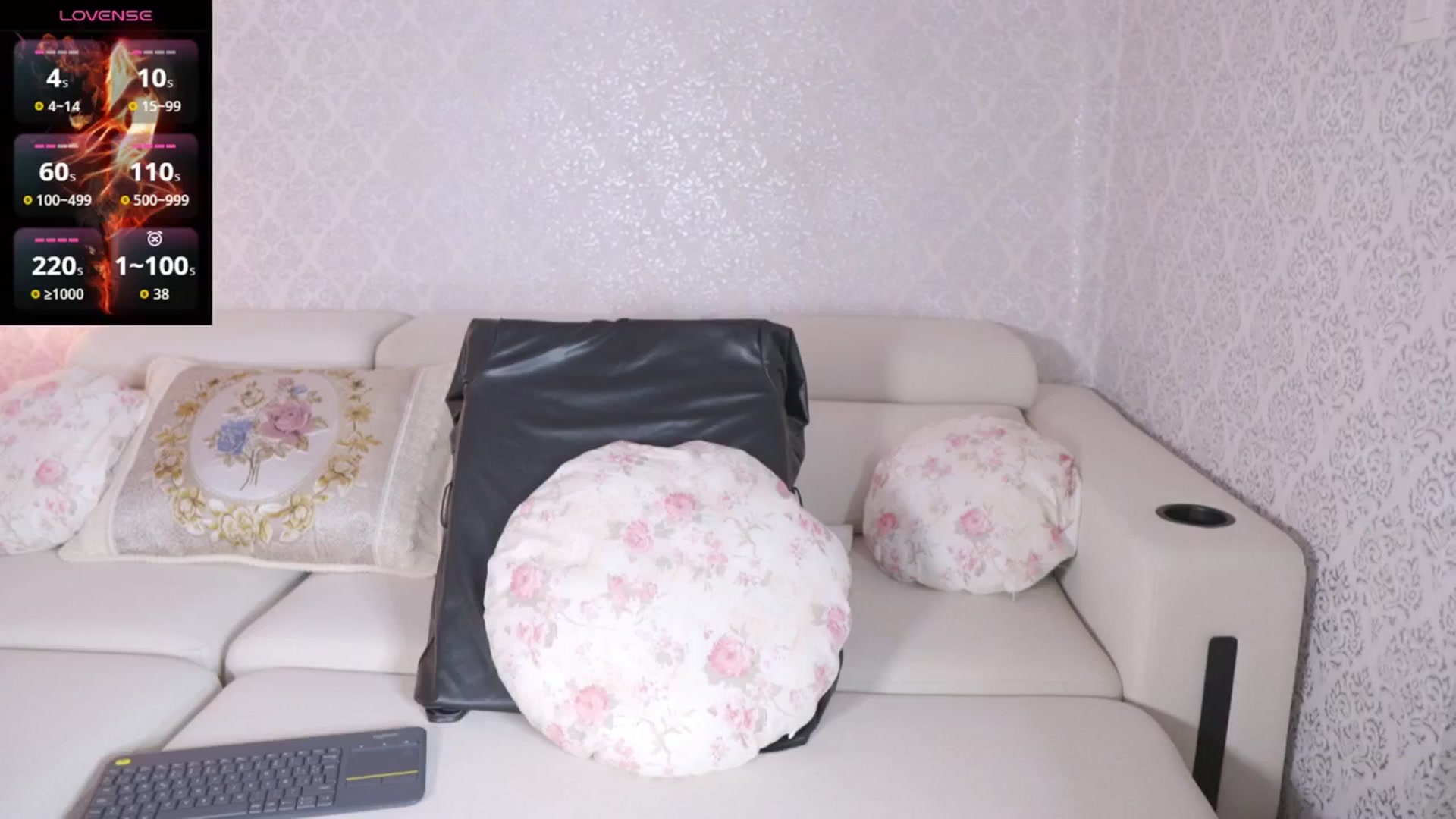 Gallery image thumbnail from Melodymiller's myfreecams stream on, 01/04/2026, 11:17 image 10 of 20