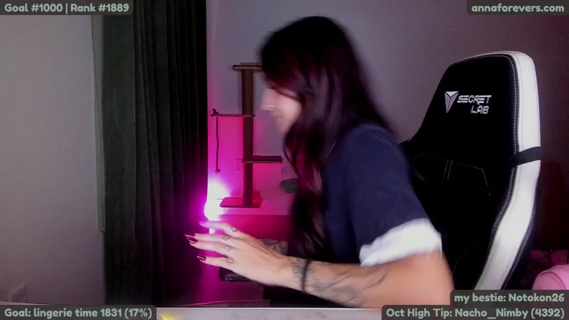 Gallery image thumbnail from Melon's myfreecams stream on, 10/27/2024, 04:03 image 6 of 20