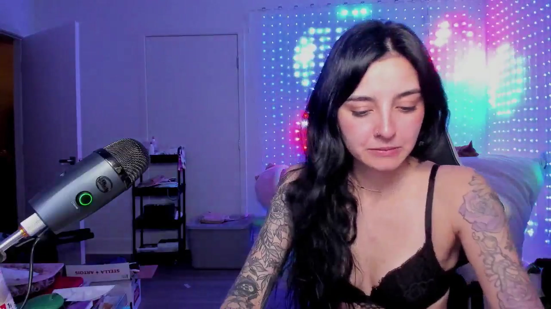 Gallery image thumbnail from Melon's myfreecams stream on, 03/31/2025, 03:44 image 4 of 20