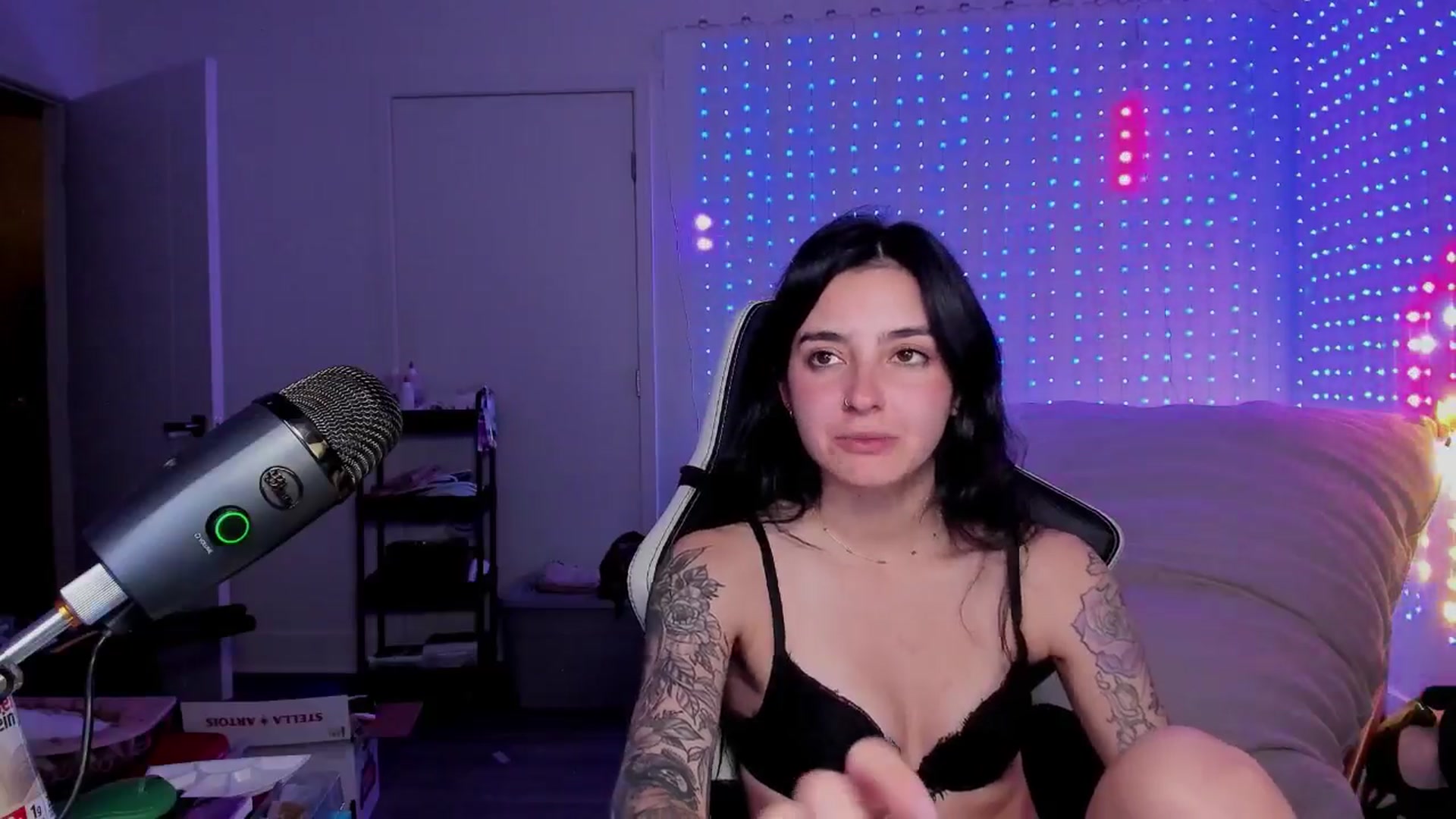 Gallery image thumbnail from Melon's myfreecams stream on, 03/31/2025, 03:44 image 11 of 20