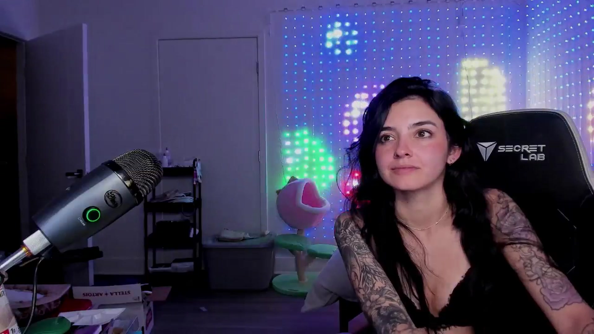 Gallery image thumbnail from Melon's myfreecams stream on, 03/31/2025, 03:44 image 8 of 20