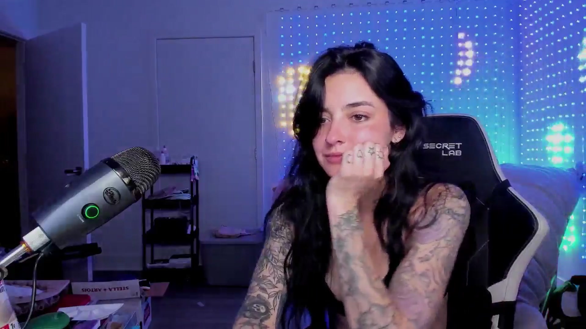 Gallery image thumbnail from Melon's myfreecams stream on, 03/31/2025, 03:44 image 9 of 20