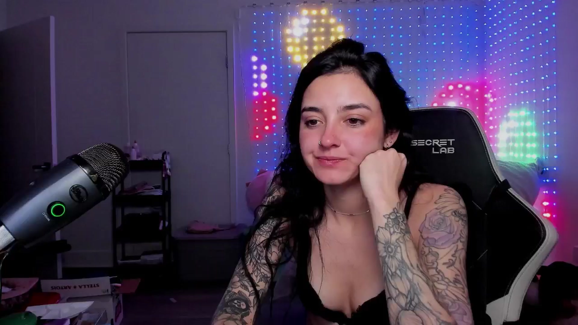 Gallery image thumbnail from Melon's myfreecams stream on, 03/31/2025, 03:44 image 1 of 20