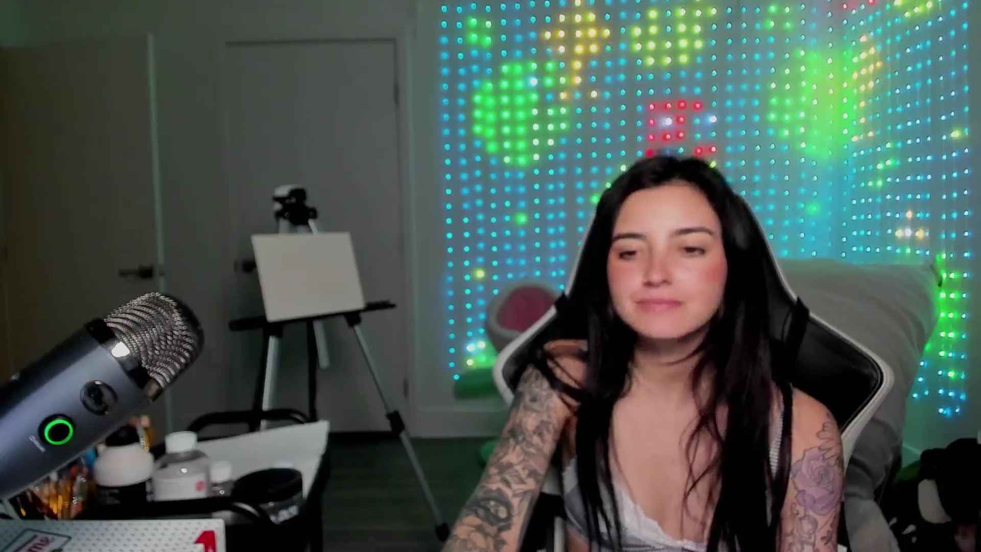 Gallery image thumbnail from Melon's myfreecams stream on, 04/22/2025, 04:03 image 6 of 20